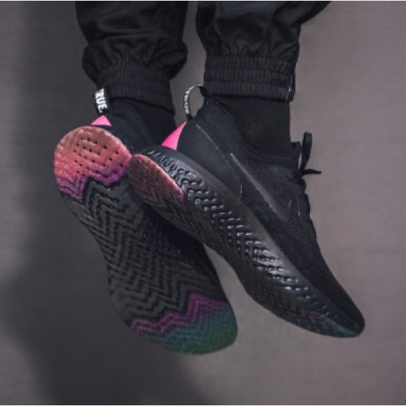 Men’s Nike Epic React Flyknit BETRUE Sneakers - Picture 6 of 8